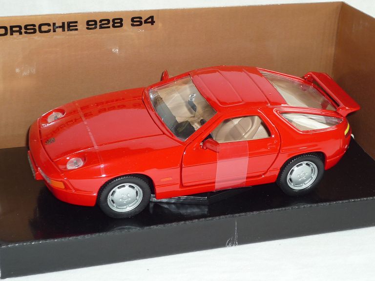 PORSCHE 928 S4 S 4 COUPE ROT 1/24 MOTORMAX MODELLAUTO MODELL AUTO