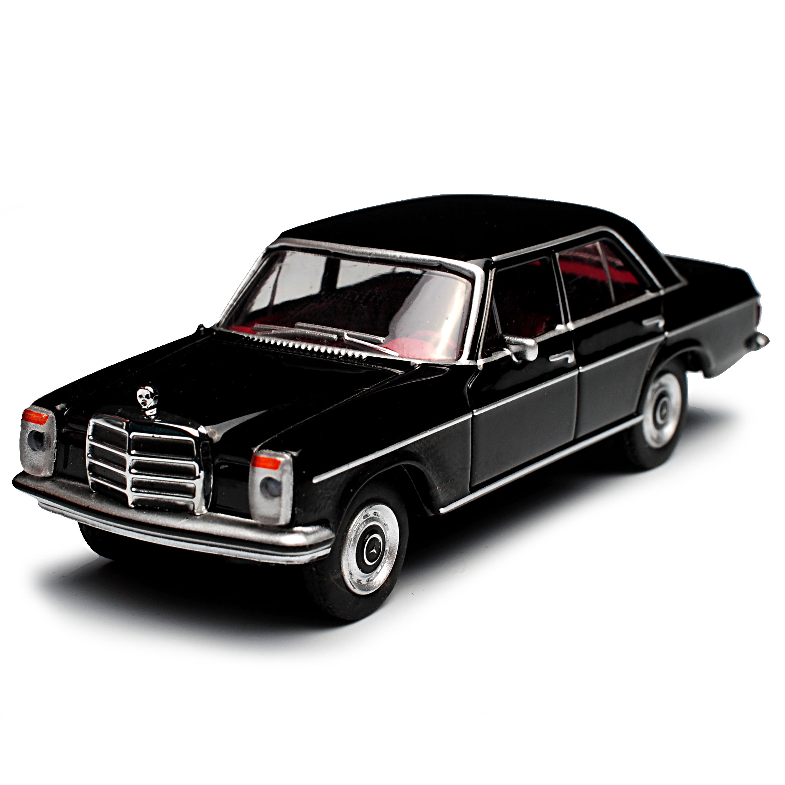 Mercedes-Benz 200D /8 Strich-Acht Limousine Schwarz W114 1967-1976 1/64